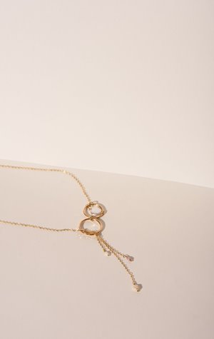 Gold necklace with 2 interlocking hoops from Oasis by Kolohe as part of the limited edition Mother's Day collection