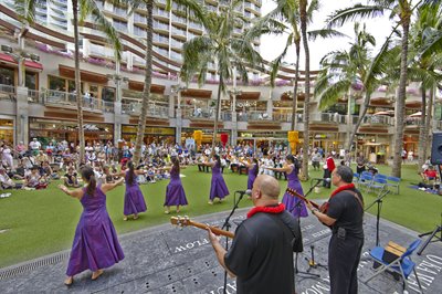 Hi_WBW_66511796_waikiki-beach-walk-aloha-week4.jpg